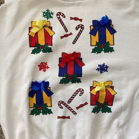 Vintage Holiday Present Christmas Turtleneck Sweatshirt - Picture 10 of 11